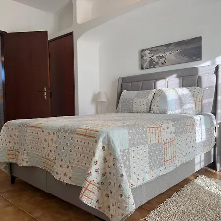 Vivenda Silvestre Family House אלבופיירה