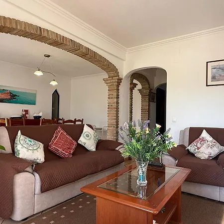 Vivenda Silvestre Family House *
