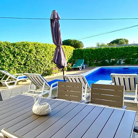 Vivenda Silvestre Family House *