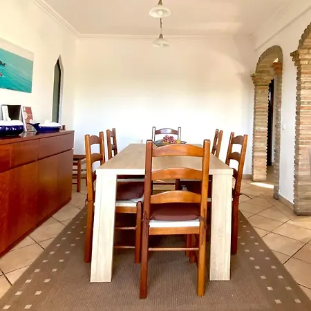 Vivenda Silvestre Family House אלבופיירה