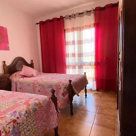 Vivenda Silvestre Family House * אלבופיירה